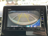 後方確認をサポートするモニターは、安全な運転に貢献します。狭い道や駐車時にも、後方状況をしっかり確認できます。