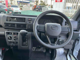 運転のしやすさを最優先に設計された見晴らしの良いデザインです。車両間隔が掴みやすく狭い道でも安心!