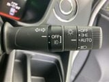 操作しやすい位置に配置されたウインカーレバー。スムーズな操作で、安全な車線変更をサポートします。直感的な操作が可能です。
