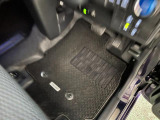 嬉しい純正フロアマット付き♪ 状態も良好です(^^♪