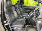 運転席シート廻りは使用感も少なく、良好な状態となっています。前オーナー様が丁寧に使っていたことがよくわかりますね。