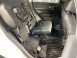 後席をはね上げれば、「もうひとつの荷室」が生まれます。