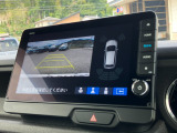 バックモニター装備。画面にて後方の確認が行えるので、バック駐車や車庫入れの際には重宝します。車の運転に慣れない方でも安心のガイドライン表示機能付。