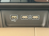 電子機器の充電ができるUSBジャックが付いております!