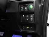 【両側電動スライド】スライドドアは両側電動スライドドアになっております。運転席からの開閉も出来、リモコンキーでも離れたところから開閉出来ますので大変便利な装備です。