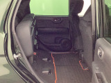 ★チップアップ&ダイブダウン機能付き【ULTR SEAT】は後席座面を左右分割で跳ね上げることができます☆トランクで積載できない背の高い荷物をラクラク収納できます。ホンダ車ならではの人気装備です♪