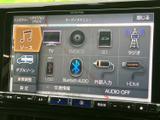 音楽、ラジオ、TVなど、様々なコンテンツを楽しめます。長距離ドライブも飽きさせません。