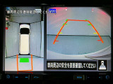【アラウンドビューモニター】まるでクルマを真上から見ているようなアラウンドビューモニターで運転をサポート。運転席から見えにくい車の四隅や後方もモニターでしっかり見えます。