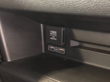 【充電用USBポート】スマホなどの充電に便利なUSBポートがついています!