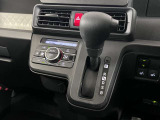 操作が簡単なシフトレバーですのでストレスなく運転が出来ますよ!
