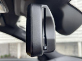 【ルームミラー一体型ETC】BMWといえばルームミラー一体型のETC。ドライバーから差し込めるかたちになっておりますので、差し忘れの際も慌てずにご利用いただけます。