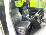 運転席シート廻りは使用感も少なく、良好な状態となっています。丁寧に使われていたことがよくわかりますね。