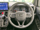 インテリアに合わせたデザインのステアリングは、運転される方のことも考え、運転しやすい形状、大きさです。是非一度、実際に触ってお確かめください。
