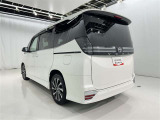 広々とした車内空間に優れた燃費性能。更にデザインも上質で人気のお車です!