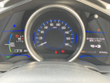 視認性の高いメーター類が、運転に必要な情報をわかりやすく表示します。運転状況を的確に把握し、安全な運転に繋がります。
