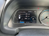 車両状態や燃費情報等のインフォメーションが備わっていますスピードメーターは上質なデザインとなっております。