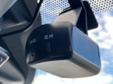 【ドライブレコーダー】走行中の映像を記録します。事故などのトラブル時に確認ができ、証拠映像としても役に立つだけでなく、危険運転などの抑止にも効果があります。