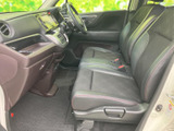 運転に必要な情報を一目で確認できるインストルメントパネル。操作しやすい配置で、運転に集中できます。快適なカーライフをサポートします。