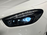●LEDヘッドライト:夜間走行時も良好な視界を確保し安心して運転できる高輝度LEDヘッドライトを装備!点灯速度が早く、消費電力も抑えられています。