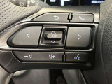 【ステアリングスイッチ付ハンドル】ナビゲーションに視線を移さず、ハンドルから手を離さず、運転に集中したまま手元でオーディオ操作できます♪