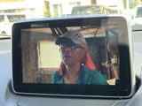 停車中には、テレビや映像コンテンツをお楽しみいただけます。後部座席での移動時間を快適に過ごせるアイテムですね。