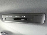 後部座席用にリヤクーラーが装備されています。暑い夏でも涼しい風で快適な空間が広がります。