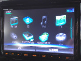 【オーディオソース】ラジオはもちろんCD、フルセグ、DVD、Bluetooth、ミュージックラック、SDほか多彩な機能を装備しております