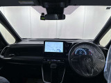落ち着いたカラーの内装で、ゆったりと運転したい方に。
