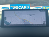 ナビゲーションシステムで、目的地までスムーズに案内。運転に集中できる安心感があります。快適なカーライフをサポートします。