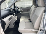 シンプルで使いやすい操作パネルが、運転をサポート。快適なドライブをさらに楽しめます。