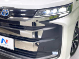 【3眼LEDヘッドライト】悪天候や夜間走行時も良好な視界を確保し安心して運転できる高輝度LEDヘッドライトを装備!点灯速度が早く、消費電力も抑えられています。