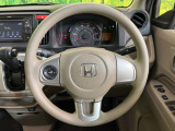 インテリアに合わせたデザインのステアリングは、運転される方のことも考え、運転しやすい形状、大きさです。是非一度、実際に触ってお確かめください。