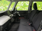 運転しやすい配置の操作系。直感的に操作できるため、運転に集中できます。広々とした空間で快適なドライビングをサポートします。