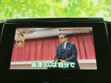 停車中にテレビや動画を楽しむことができ、待ち時間も有効活用。快適な移動時間を演出します。