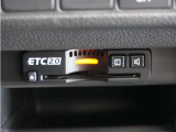◆ETC2.0◆進化したドライブ体験。料金収受システムだけだったETCが生まれ変わって、高速道路を賢く使うETC2.0に進化しました。多彩な情報サービスが便利で快適なドライブ体験を提供します。