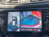 【アラウンドビューモニター】前後左右に付いているカメラからの映像がまるで上から映したかのように表示されます。周囲の状況が一目で分かりますので駐車のしやすさが格段に上がります!