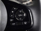 ◆アダプティブクルーズコントロール◆予め設定した車速内でクルマが自動的に加減速。前走車との適切な車間距離を維持しながら追従走行します。【LKAS】車線維持支援システムでステアリング操作を支援。