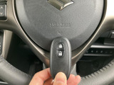 雨天時でもクリアな視界を確保できるワイパーレバー。運転状況に合わせて、ワイパーの作動を調整できます。快適なドライブをサポートします。