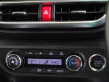 車内を快適に、オートエアコンを装備しています。