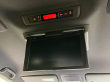 【フリップダウンモニター】大画面モニターで後席でもエンタメをお楽しみいただけます。小さなお子様にも大人気の装備です♪