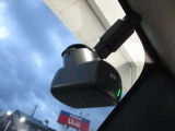 衝撃検知機能付きドライブレコーダーを装備しています♪万が一の事故時の記録を残すと共に、安全運転の意識も高まります!また旅行の思い出作りにも一役買いますね♪