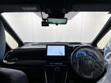 落ち着いたカラーの内装で、ゆったりと運転したい方に。