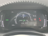 洗練されたデザインのメーターが、運転に集中できる快適な空間を作り出します。必要な情報を一目で確認でき、安全運転をサポートします。