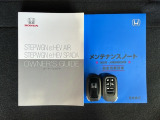 スマートキーは鍵をバッグに入れたままでもドアロックの開閉やエンジンのON・OFFができます。夜間や雨の日も鍵を探さなくて良いので便利です。