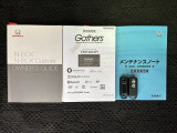 スマートキーは鍵をバッグに入れたままでもドアロックの開閉やエンジンのON・OFFができます。夜間や雨の日も鍵を探さなくて良いので便利です。