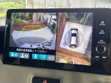 【マルチビューカメラシステム】専用のカメラにより、上から見下ろしたような視点で360度クルマの周囲を確認することができます☆死角部分も確認しやすく、狭い場所での切り返しや駐車もスムーズに行えます。
