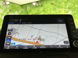 見やすい地図表示で、目的地までスムーズなルートをご案内。詳細な地図情報とわかりやすいインターフェースで、運転に集中できます。