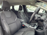 VOLVOのシートは人間工学に基づいた設計となっており長時間の運転でも疲れにくいと定評があります。