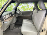 運転しやすい視界設計で、安全運転をサポートします。シンプルな操作性で、誰でも簡単に運転できます。快適なカーライフを始めましょう。