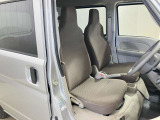 【運転席・助手席転席】運転席の足もともゆったりで長距離ドライブでも快適に★